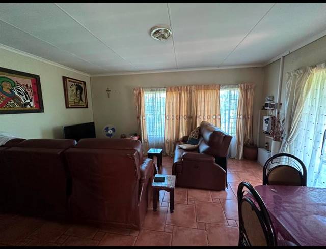 3 BEDROOM COMPLEX FOR SALE IN CLARINA